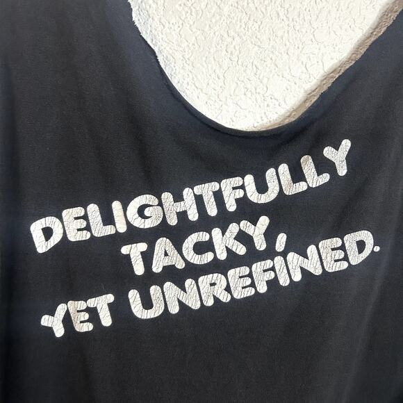 Hooters Distressed Shirt Size XL Black Cut Neck Cracked Logo Own Texas - Picture 3 of 4